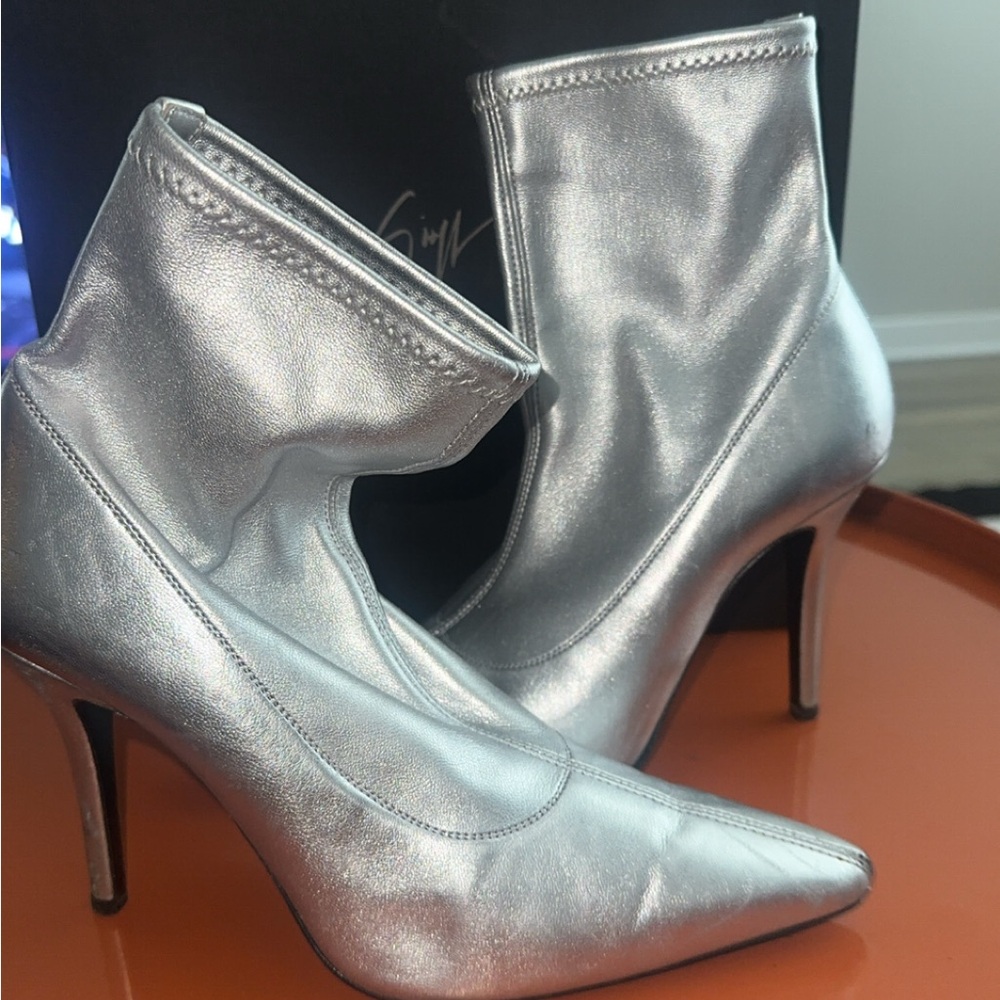 Silver giuseppe's size 37